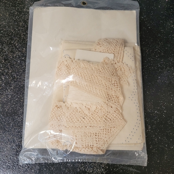 Colony Collection Berthas Vineyard I Candlewick Pillow Kit 16x16 #1789 New - Picture 2 of 3